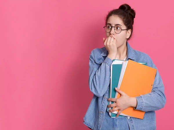 College wear t-shirts for girls under 500: Top picks