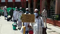 Delhi: Tablighi jamaat followers return their homes in South India 