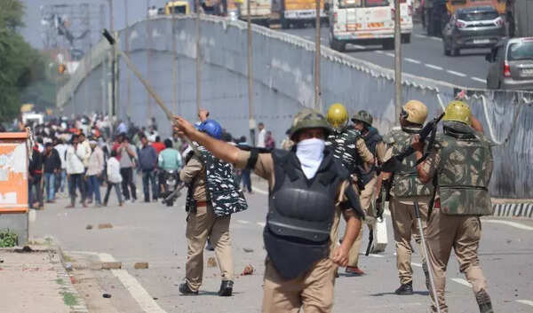 4 FIRs, 20 arrests after violence sparkedby seer’s death in Mathura; 20 cops hurt