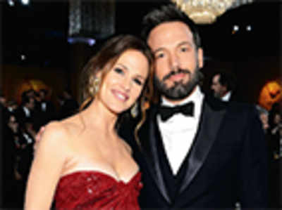 Affleck, Garner reunite at Oscars