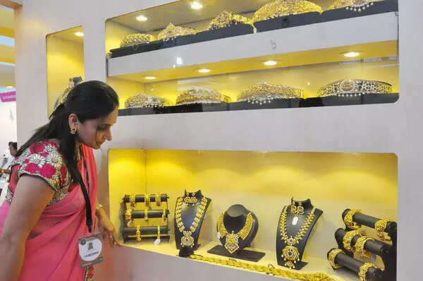 Silver, platinum power 3.86% rise in Feb gem, jewellery exports