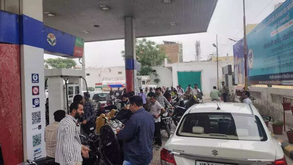 Private retailer’s price hike sparks fuel sale refusal at pumps in Sirsa