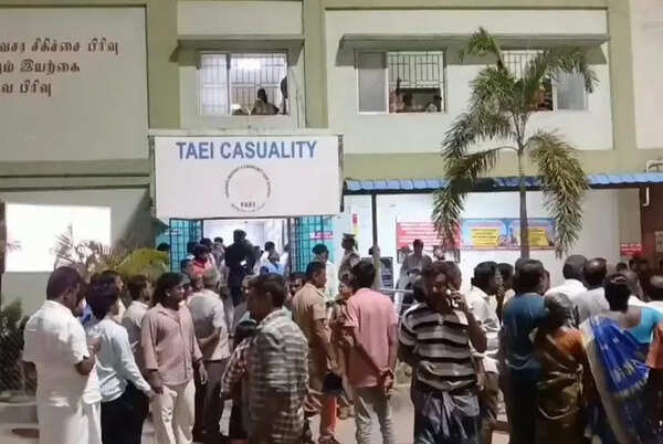 Hundreds turn up at Pang school to bid farewell to accident victims