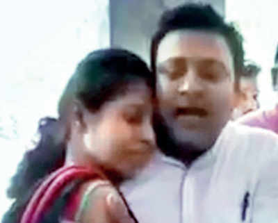 Uttar Pradesh: Man croons love song at police station, wins back estranged wife