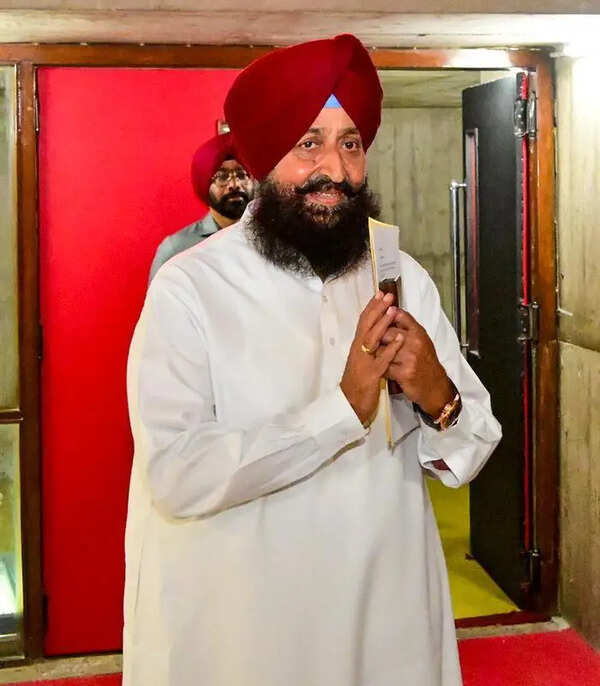 Bajwa questions Mann over ‘recall’ of AAP Rajya Sabha MPs