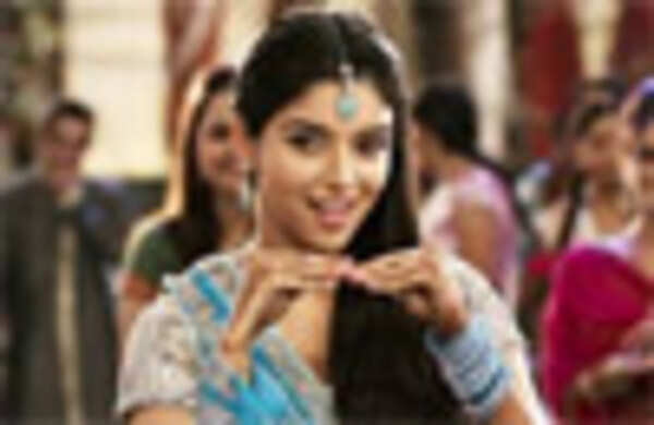 Salman is very spontaneous: Asin
