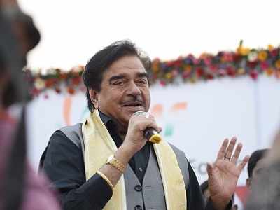 Shatrughan Sinha defends Navjot Singh Sidhu: The hug has been blown out of proportion