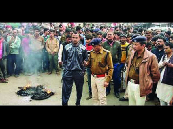 Locals block road as student shot in Muzaffarpur