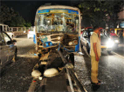 ...BMTC passengers have a narrow escape