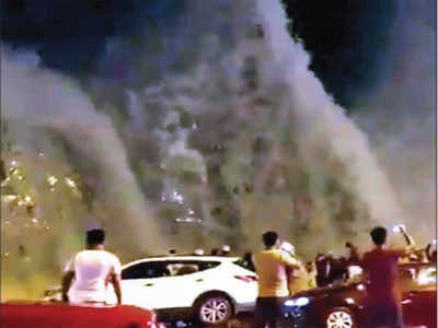 Fake News Buster: Videos of huge waves is in Oman, not Mumbai