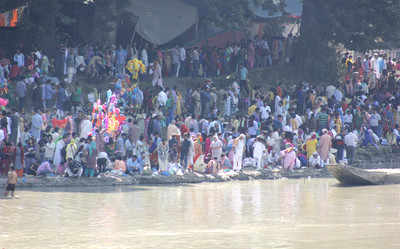 After 75 years, Kashmiri Pandits take holy dip in Maha Kumbh
