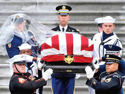 McCain’s journey ends with burial at Naval Academy