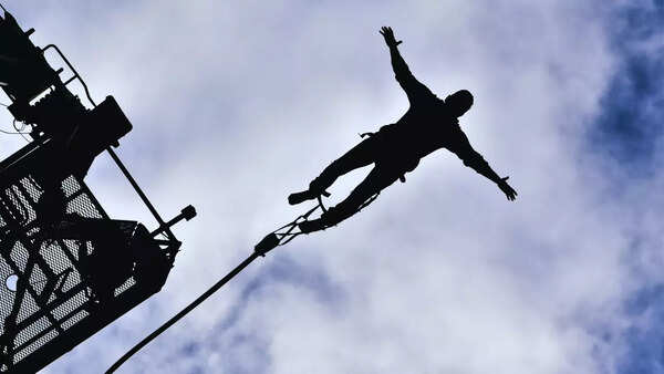 5 Essential things to take care of when you are bungee jumping in India
