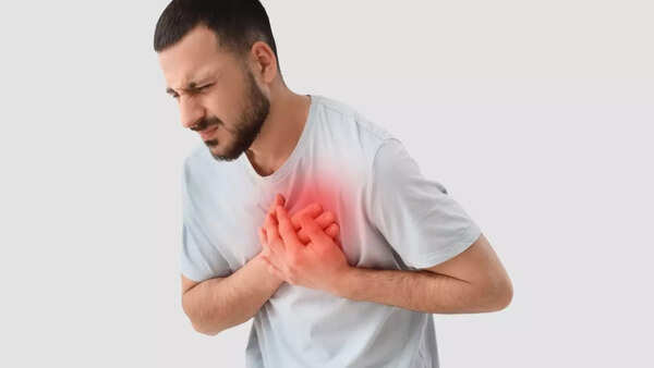 7 warning signs of heart blockage cardiologists say people often miss