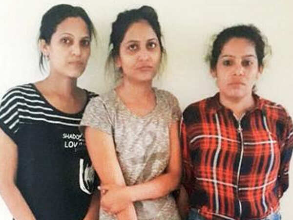 Two sisters and their cousin arrested; befriended men at pubs, robbed them