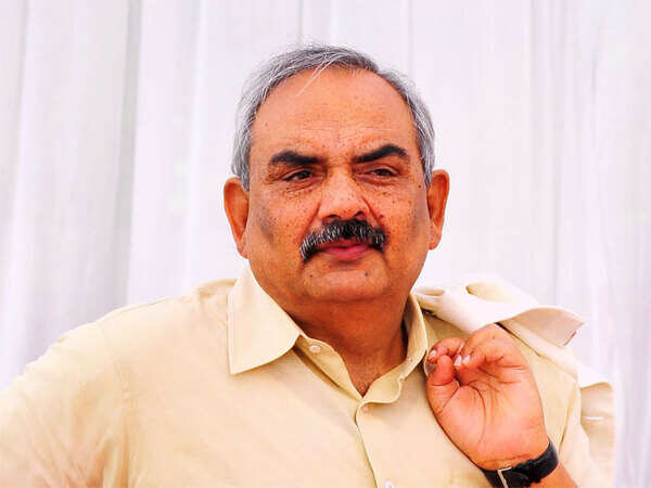 Union Home Secretary meets J&K CM Mehbooba Mufti, Governor over security