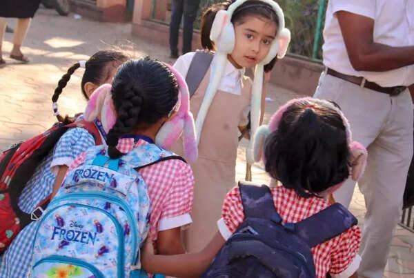 Demand for earmuffs rises in Hubballi, amid cold weather