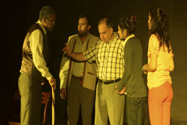 The play ‘Uncle Vanya’ took Nagpurians on a laughter ride atChitnavis Centre