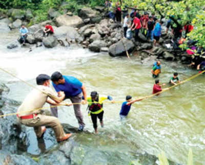 Cops rescue students ‘stuck’ in a stream