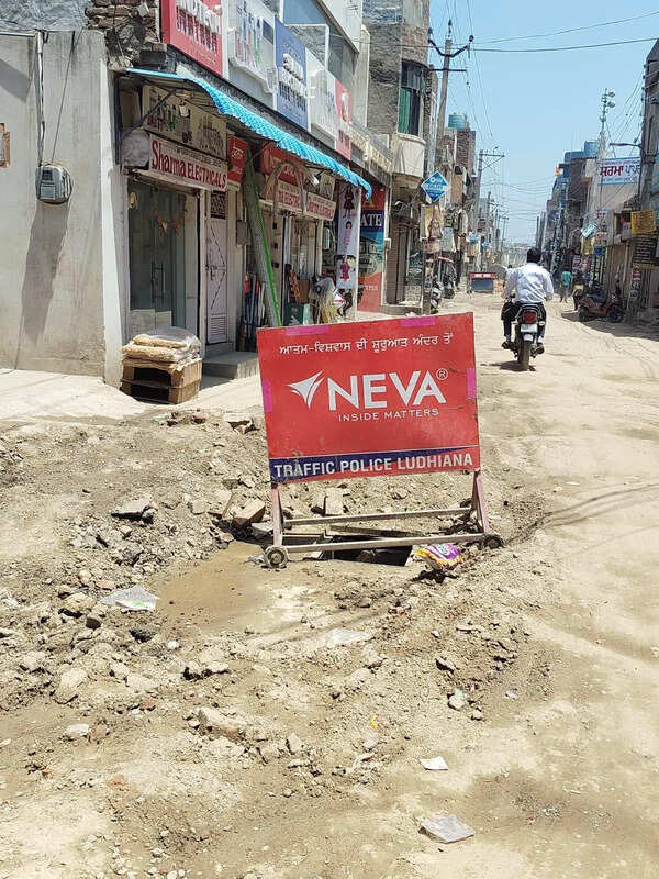 Sewerage digs choke trade hub