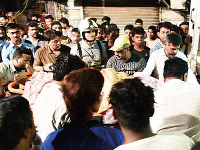 Dongri bldg collapse: Locals work round the clock at Dongri crash site