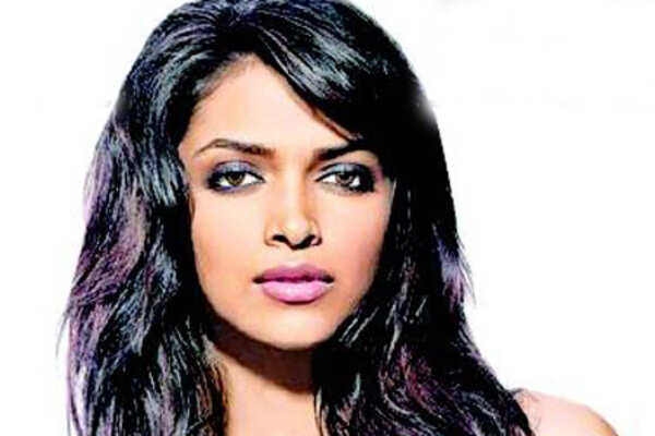 Kareena out, Deepika steps in as Emraan's new heroine