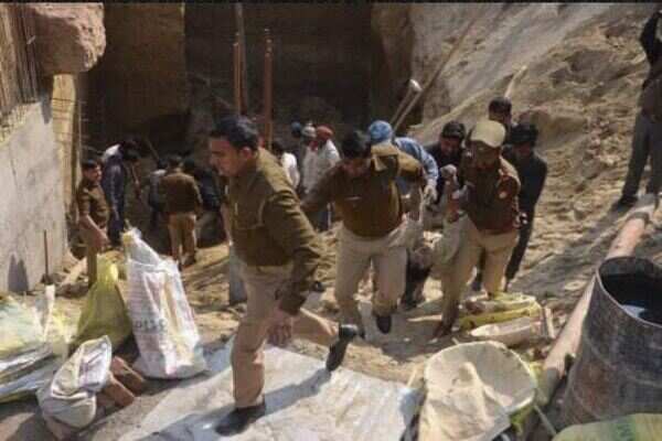 Mud mound collapses in Kanpur, two labourers dead