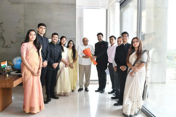 Probationary IAS officers meet Gujarat CM