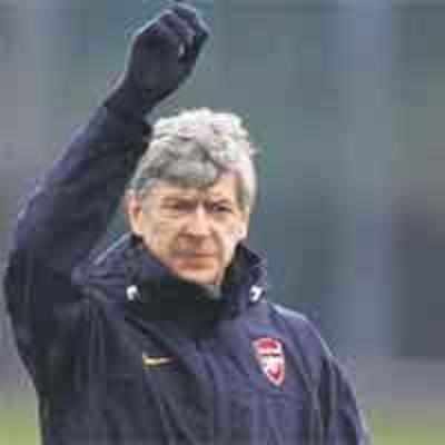 We have an outside chance to win the league: Wenger