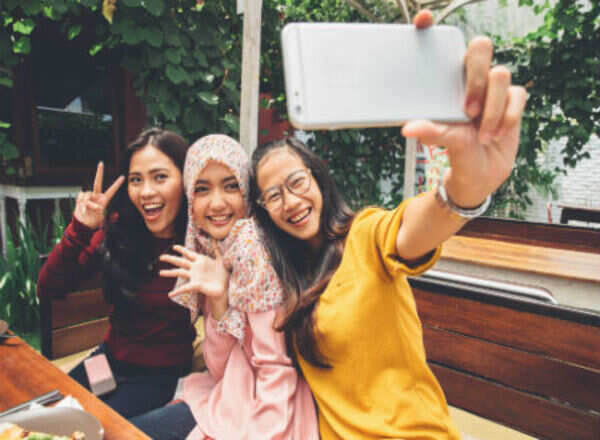 Put that phone down: It’s confirmed now that clicking selfies is a mental disorder!