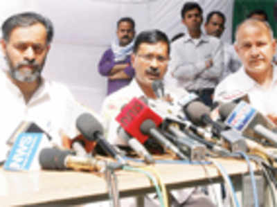 Kejriwal sacks 2 AAP leaders for demanding money for LS tickets