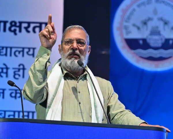 ‘If You Feel Suicidal, Call Me’: Nana Patekar’s Emotional Appeal to Distressed Maha Farmers