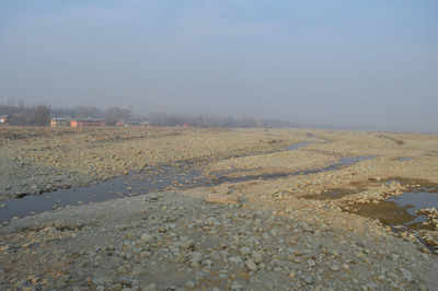Dry spell hits Kashmir Valley, Jhelum’s water level hit low