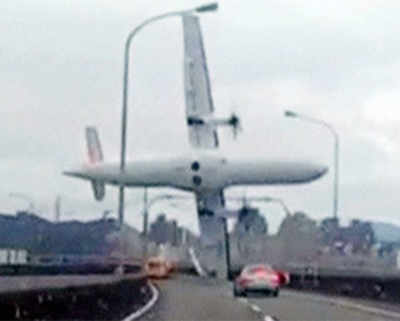 Taiwan plane lost engine power before deadly crash