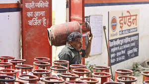 Iran war impact: Restaurants hit, gas cylinders are selling in black market and induction stoves are in demand