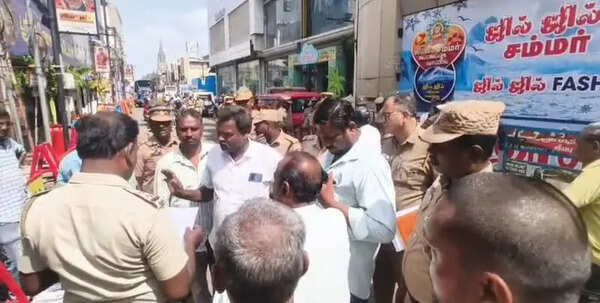 Vendors protest against non-allocation of space