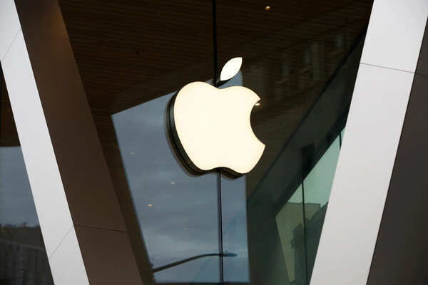 Apple strengthens Mac security, widens bug bounty push