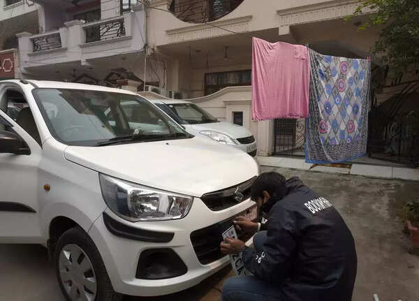 Kolhapur police bust counterfeit HSRP number plate shop