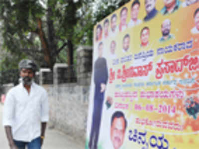 Post notice, Mayor bats for city without hoardings