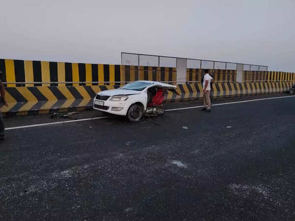 Three dead as speeding car crashes into Jetalsar overbridge