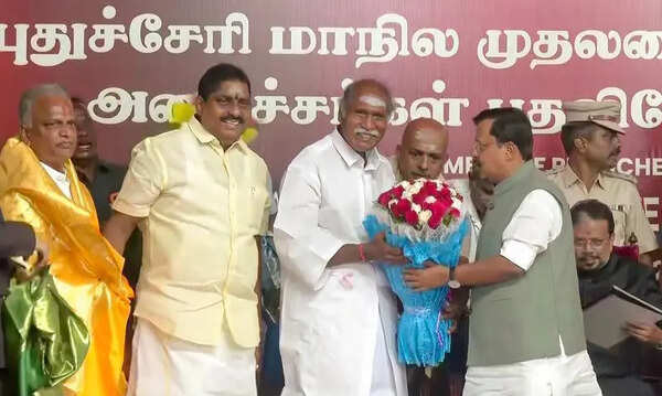 Pondy CM keeps Mangalam, resigns from Thattanchavady