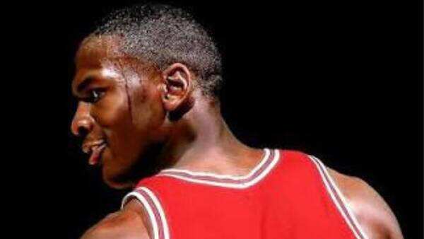 Inspiring Story of the Day by Michael Jordan: “I can accept failure, everyone fails at something. But I can’t accept not trying”: The high school setback that fueled basketball's greatest career