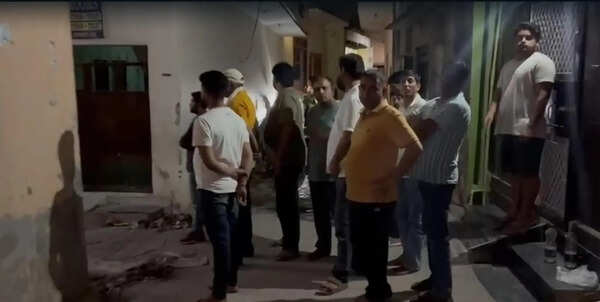 Man kills wife, 4 children over loan dispute, attempts suicide