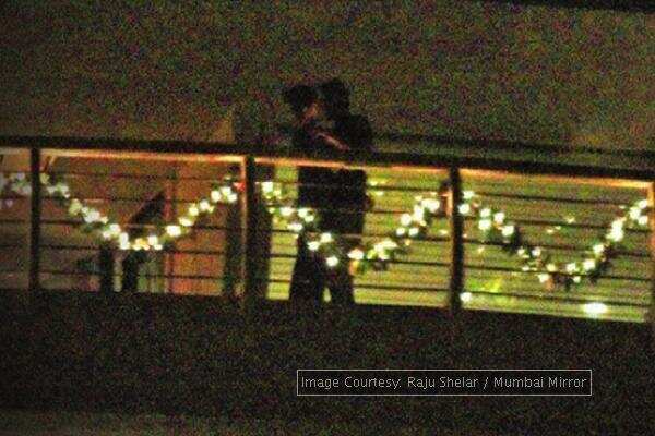 Ranbir-Katrina bury break-up rumours with a kiss