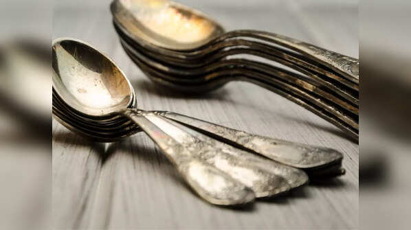 Cleaning Tips: 5 Simple tips to clean cutlery and crockery