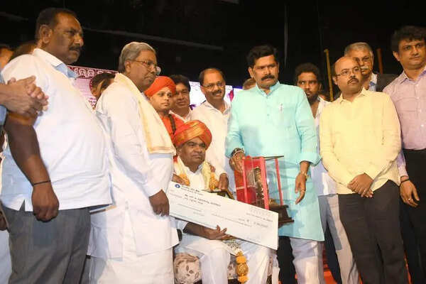 Equitable distribution of wealth, power key to democracy: CM Siddaramaiah