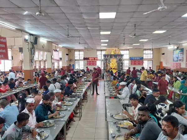 Nashik temples continue to run mass-meal services, Annachhatra operators at Kolhapur’s Mahalaxmi temple feel the pinch