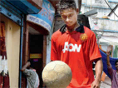 Kolkata slum boy chosen to train at Manchester