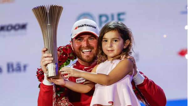 “I was pulling my hair out”: Oliver Rowland back on the podium in Jeddah after two disappointing races