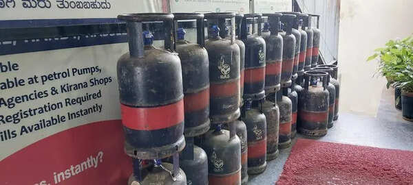 Private LPG stations hike price to Rs 120/litre, autos line up at govt pumps